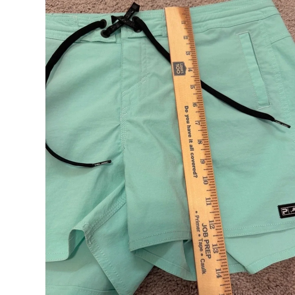 Pelagic Traverse Fishing Shorts Womens‎ 10 Mint Green Board Shorts